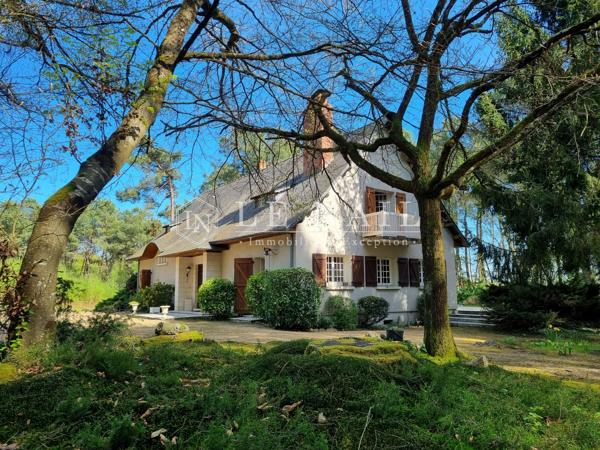 Maison contemporaine avec installations équestres sur 22 hectares