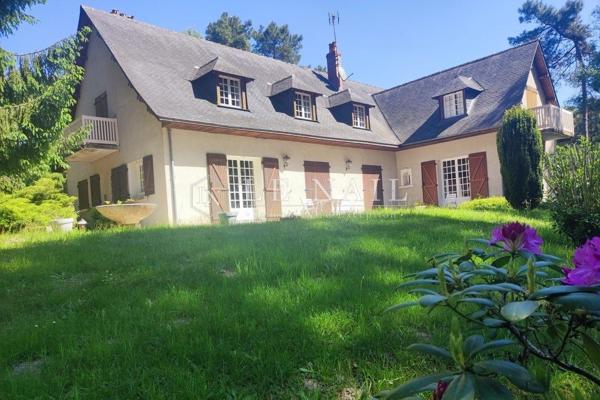Maison contemporaine avec installations équestres sur 22 hectares