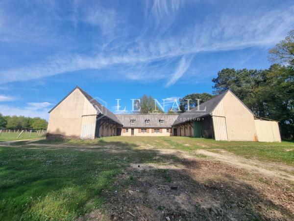Maison contemporaine avec installations équestres sur 22 hectares