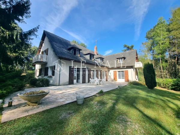 Maison contemporaine avec installations équestres sur 22 hectares
