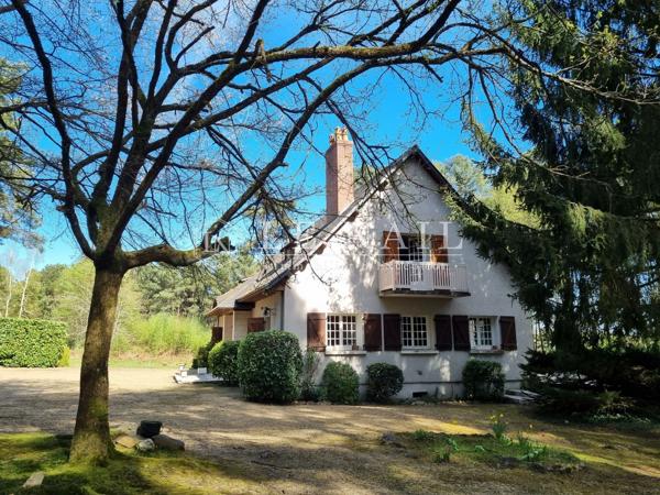 Maison contemporaine avec installations équestres sur 22 hectares