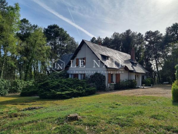 Maison contemporaine avec installations équestres sur 22 hectares