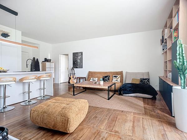 Appartement T3 rez de jardin à vendre à Cosnac dans le château - 2 chambres - une place de stationnement - Piscine - Terrasse / jardin