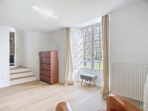 Appartement T3 rez de jardin à vendre à Cosnac dans le château - 2 chambres - une place de stationnement - Piscine - Terrasse / jardin