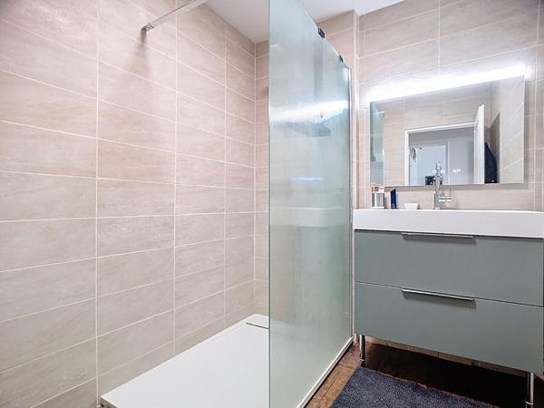 Appartement T3 rez de jardin à vendre à Cosnac dans le château - 2 chambres - une place de stationnement - Piscine - Terrasse / jardin