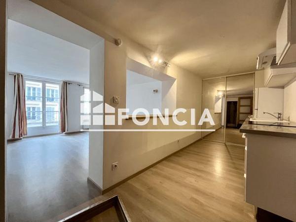 Location Studio 36.9 m² - 2 QUATER RUE ROYALE Versailles 78000