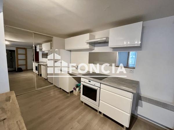 Location Studio 36.9 m² - 2 QUATER RUE ROYALE Versailles 78000