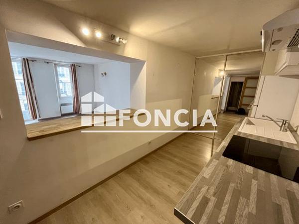 Location Studio 36.9 m² - 2 QUATER RUE ROYALE Versailles 78000