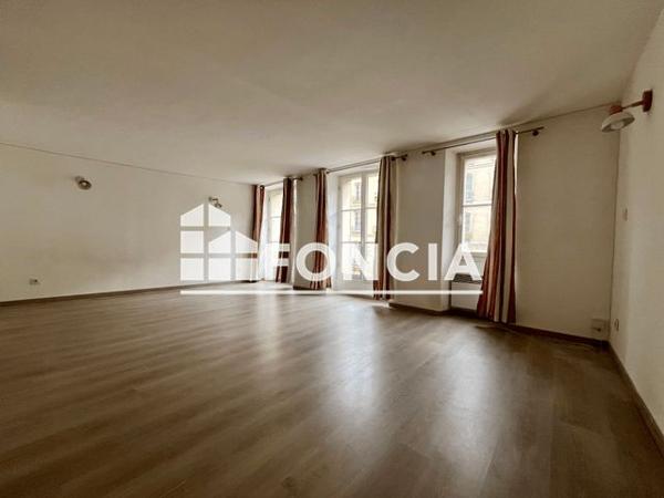 Location Studio 36.9 m² - 2 QUATER RUE ROYALE Versailles 78000
