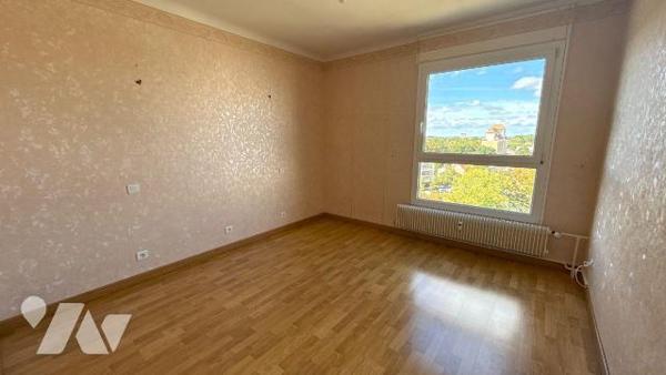 Châlons-en-Champagne - Secteur Allées de Forêts  - Appartement T5 en dernier étage avec cave 
...