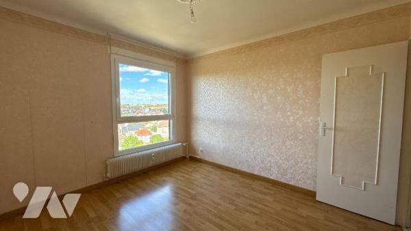 Châlons-en-Champagne - Secteur Allées de Forêts  - Appartement T5 en dernier étage avec cave 
...