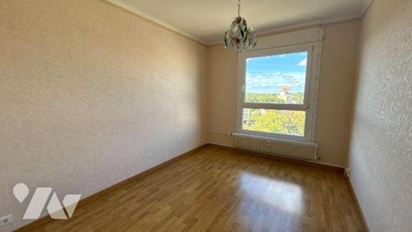 Châlons-en-Champagne - Secteur Allées de Forêts  - Appartement T5 en dernier étage avec cave 
...