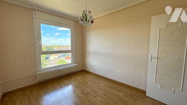 Châlons-en-Champagne - Secteur Allées de Forêts  - Appartement T5 en dernier étage avec cave 
...
