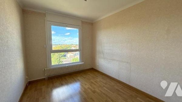 Châlons-en-Champagne - Secteur Allées de Forêts  - Appartement T5 en dernier étage avec cave 
...