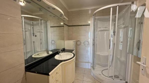 Châlons-en-Champagne - Secteur Allées de Forêts  - Appartement T5 en dernier étage avec cave 
...