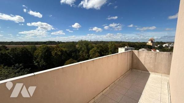 Châlons-en-Champagne - Secteur Allées de Forêts  - Appartement T5 en dernier étage avec cave 
...