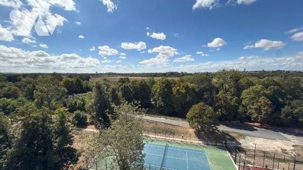 Châlons-en-Champagne - Secteur Allées de Forêts  - Appartement T5 en dernier étage avec cave 
...