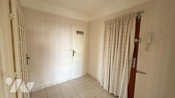 Châlons-en-Champagne - Secteur Allées de Forêts  - Appartement T5 en dernier étage avec cave 
...