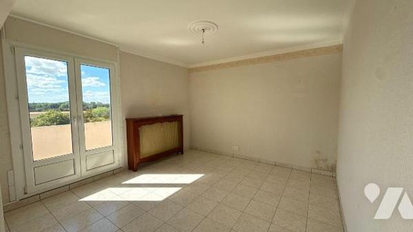 Châlons-en-Champagne - Secteur Allées de Forêts  - Appartement T5 en dernier étage avec cave 
...