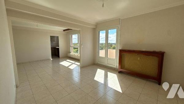 Châlons-en-Champagne - Secteur Allées de Forêts  - Appartement T5 en dernier étage avec cave 
...