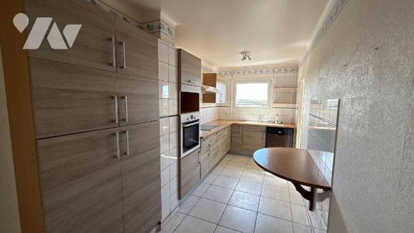 Châlons-en-Champagne - Secteur Allées de Forêts  - Appartement T5 en dernier étage avec cave 
...