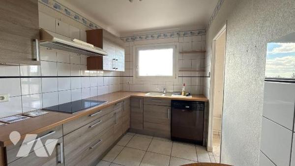 Châlons-en-Champagne - Secteur Allées de Forêts  - Appartement T5 en dernier étage avec cave 
...
