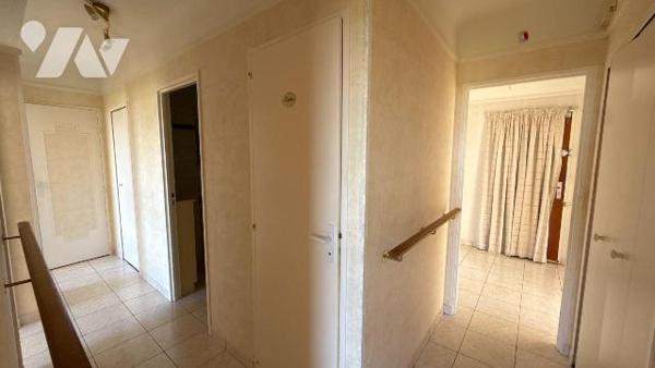 Châlons-en-Champagne - Secteur Allées de Forêts  - Appartement T5 en dernier étage avec cave 
...