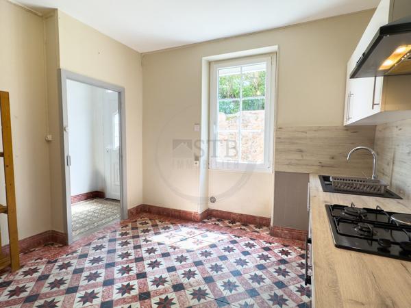 Maison de village de 83m2 environ sur 3 niveaux avec garage et cave