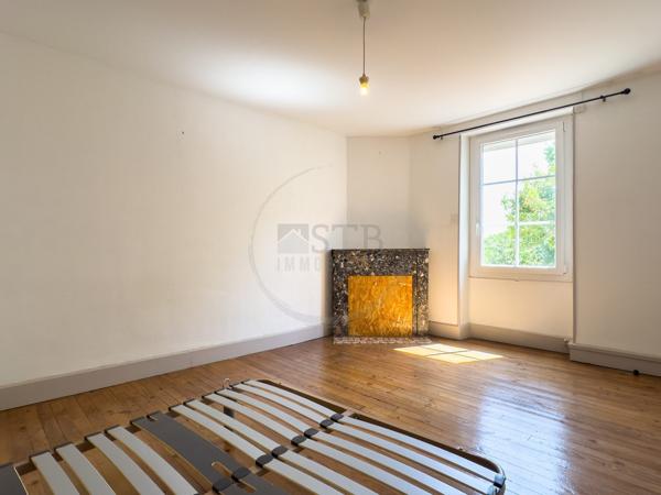 Maison de village de 83m2 environ sur 3 niveaux avec garage et cave