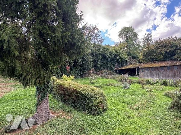 Maison rénovée - 4 chambres - Dépendances - Terrain de 1 186m²