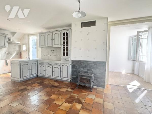 Maison rénovée - 4 chambres - Dépendances - Terrain de 1 186m²