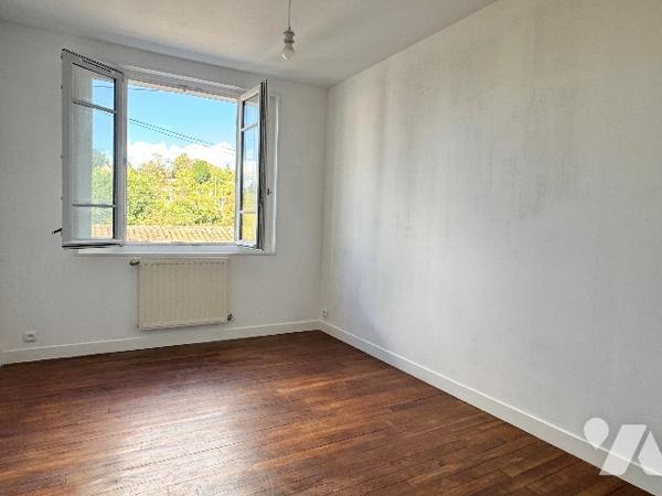 Maison rénovée - 4 chambres - Dépendances - Terrain de 1 186m²