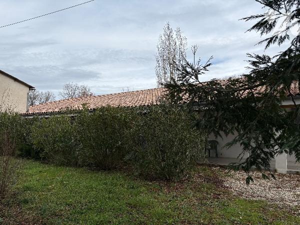 Ancienne fermette restaurée à 2mn du centre du village...