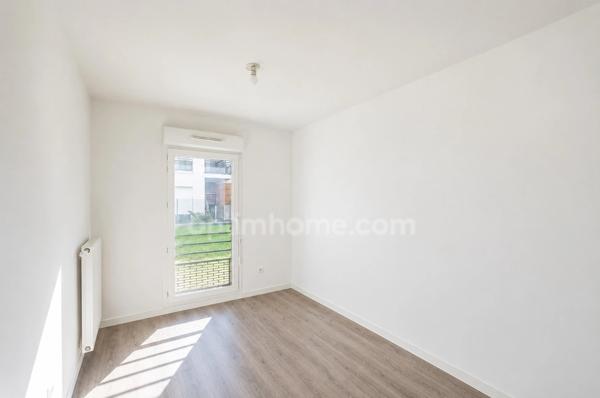 THORIGNY SUR MARNE (77400) - APPARTEMENT 3 PIECES 70M2 - 2 CHAMBRES - LUMINEUX - TERRASSE - RESIDENCE RECENTE - CAVE - PARKING EN SOUS-SOL