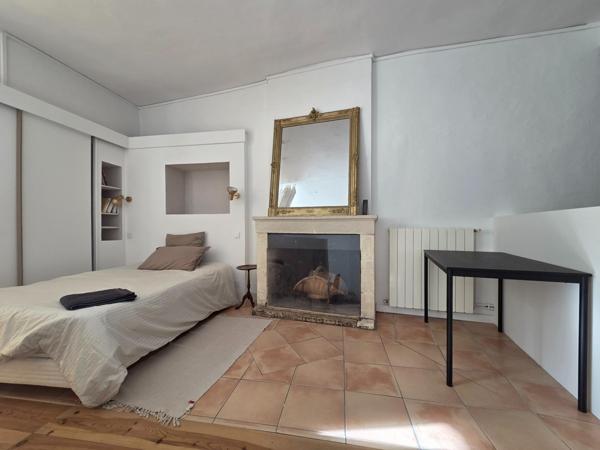 Immeuble à SAINT-JEAN-D'ANGELY, 17400 - 137m²