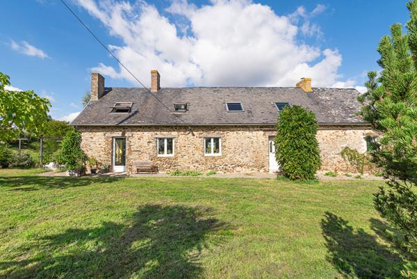 Longère en pierre St Denis D Anjou 8 pièce(s) 250 m2