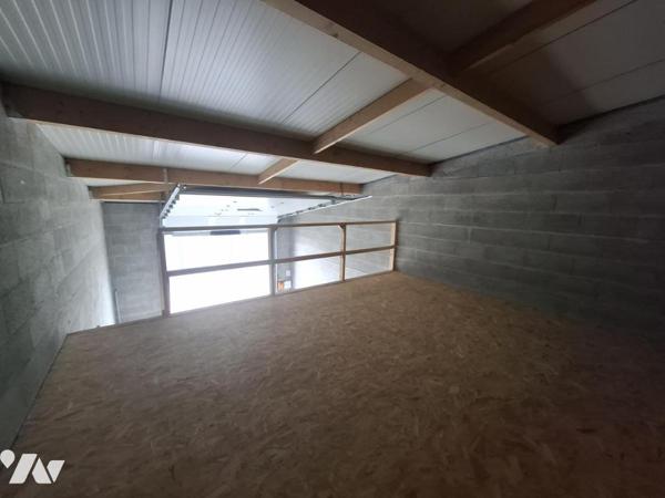LA BAULE-ESCOUBLAC -  zone de  Beslon- Local de stockage/Garage 