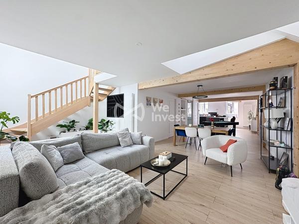 Maison de ville "coup de coeur" de 180 m2 avec garage de 145 m2.