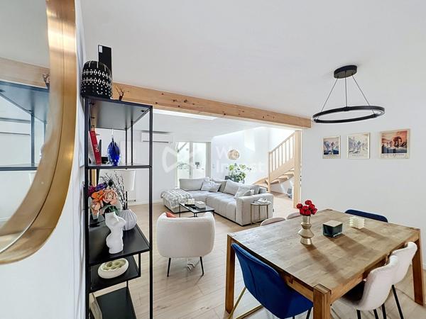 Maison de ville "coup de coeur" de 180 m2 avec garage de 145 m2.