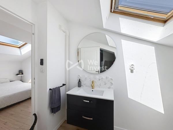 Maison de ville "coup de coeur" de 180 m2 avec garage de 145 m2.
