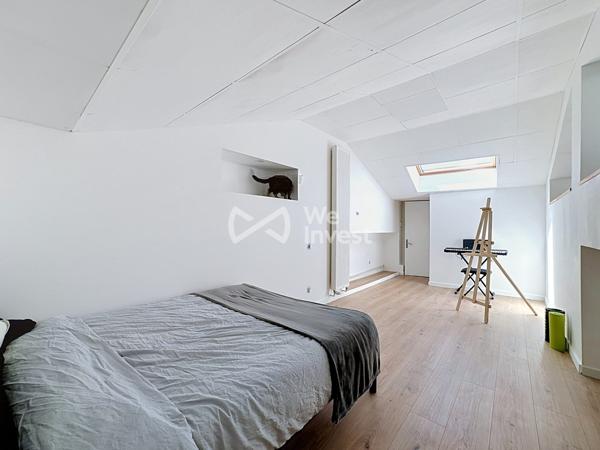 Maison de ville "coup de coeur" de 180 m2 avec garage de 145 m2.