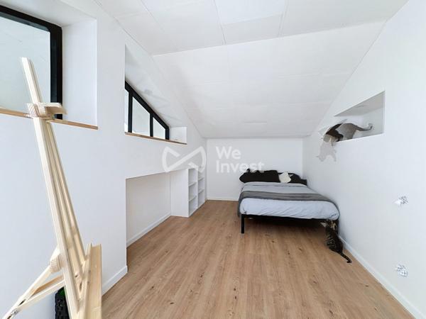 Maison de ville "coup de coeur" de 180 m2 avec garage de 145 m2.