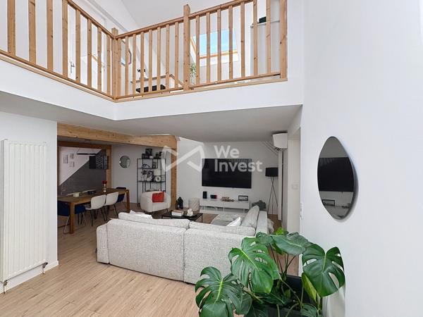 Maison de ville "coup de coeur" de 180 m2 avec garage de 145 m2.