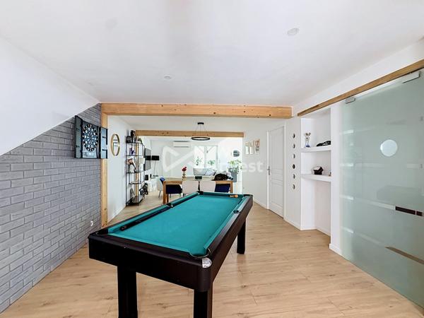Maison de ville "coup de coeur" de 180 m2 avec garage de 145 m2.
