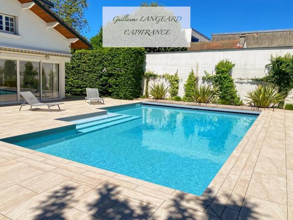 Maison d'exception en centre ville, 364 m2 et 1414 m2 de terrain - OYONNAX (01)