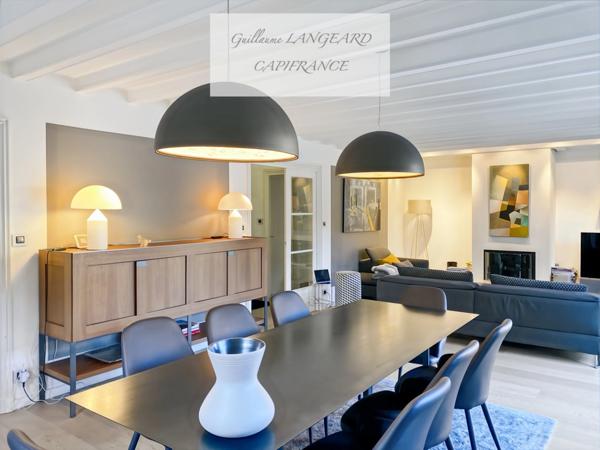 Maison d'exception en centre ville, 364 m2 et 1414 m2 de terrain - OYONNAX (01)