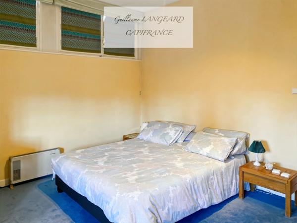 Maison d'exception en centre ville, 364 m2 et 1414 m2 de terrain - OYONNAX (01)