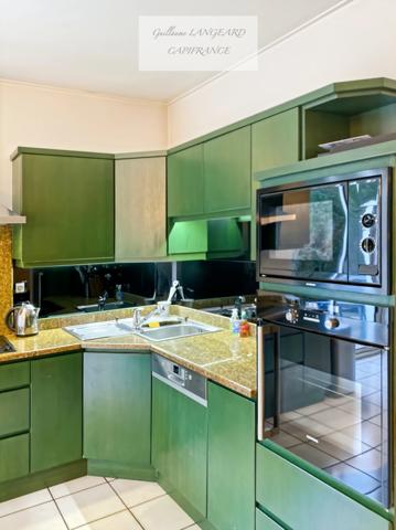 Maison d'exception en centre ville, 364 m2 et 1414 m2 de terrain - OYONNAX (01)