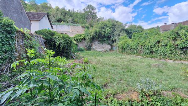 Maison de ville avec jardin à rénover