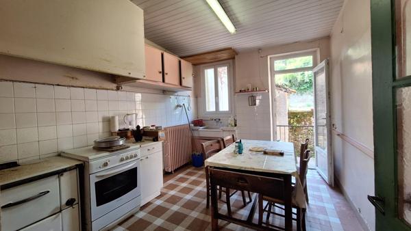 Maison de ville avec jardin à rénover